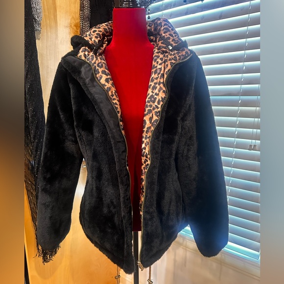 Stylish Reversible Black Faux Fur and Leopard Print Jacket with hood 
Size M - Picture 1 of 16